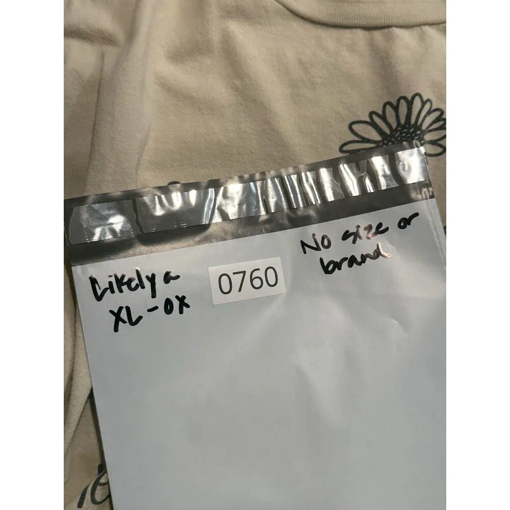 Womens Graphic T Shirt Helping Little Minds Grow XL Floral Print Short SCream XL - Picture 7 of 7